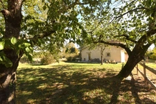 BELLE MAISON DE CHARME AU MILIEU DE LA VERDURE AVEC APPARTEMENT ADJACENT COMPLEMENTAIRE
