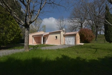 JOLIE MAISON DANS UN SUPERBE CADRE EN BORDURE DE GOLF