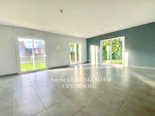 Maison contemporaine à vendre : 4 Chambres - Garage - Jardin plat, arboré et clos - Commune prisée.