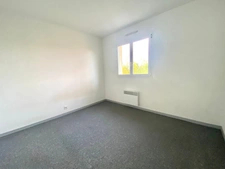 Maison contemporaine à vendre : 4 Chambres - Garage - Jardin plat, arboré et clos - Commune prisée.
