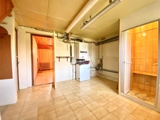 Agréable Maison de plain-pied surélevée - Beau Jardin  plat, clos et arboré - Sous - sol total - vaste Grenier 