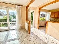 Agréable Maison de plain-pied surélevée - Beau Jardin  plat, clos et arboré - Sous - sol total - vaste Grenier 