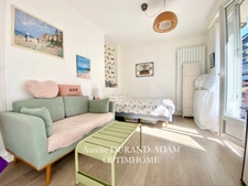 Très agréable studio meublé à vendre à deux pas de la plage - Cave - Emplacement recherché !