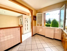 Agréable Maison de plain-pied surélevée - Beau Jardin  plat, clos et arboré - Sous - sol total - vaste Grenier 