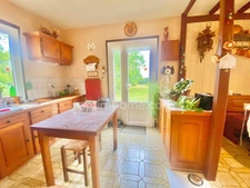 Agréable maison  - Secteur recherché - 4 Chambres - Grenier aménagé - Sous sol avec garage.