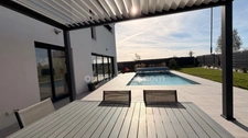 Maison contemporaine avec piscine - Calme, volumes et prestations.