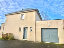 Maison contemporaine à vendre : 4 Chambres - Garage - Jardin plat, arboré et clos - Commune prisée.