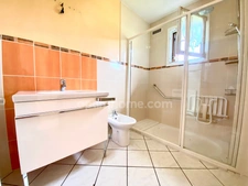 Agréable Maison de plain-pied surélevée - Beau Jardin  plat, clos et arboré - Sous - sol total - vaste Grenier 
