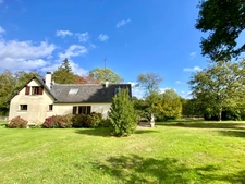 Agréable maison  - Secteur recherché - 4 Chambres - Grenier aménagé - Sous sol avec garage.