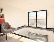 Maison contemporaine avec piscine - Calme, volumes et prestations.