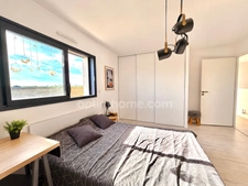 Maison contemporaine avec piscine - Calme, volumes et prestations.