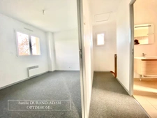 Maison contemporaine à vendre : 4 Chambres - Garage - Jardin plat, arboré et clos - Commune prisée.