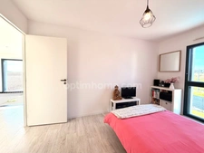 Maison contemporaine avec piscine - Calme, volumes et prestations.