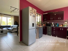 Maison lumineuse de plain pied - 2 Chambres - Garage - Agréable jardin plat et clos - Commerces à proximité immédiate
