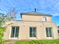 Maison contemporaine à vendre : 4 Chambres - Garage - Jardin plat, arboré et clos - Commune prisée.