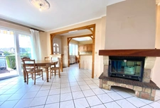 Agréable Maison de plain-pied surélevée - Beau Jardin  plat, clos et arboré - Sous - sol total - vaste Grenier 