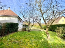 Agréable Maison de plain-pied surélevée - Beau Jardin  plat, clos et arboré - Sous - sol total - vaste Grenier 