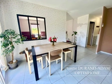 Maison lumineuse de plain pied - 2 Chambres - Garage - Agréable jardin plat et clos - Commerces à proximité immédiate