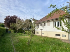 Agréable Maison de plain-pied surélevée - Beau Jardin  plat, clos et arboré - Sous - sol total - vaste Grenier 