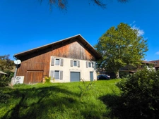 Viuz-en-Sallaz : Ancienne ferme rénovée alliant cachet et performance énergétique – proche Genève
