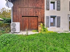 Viuz-en-Sallaz : Ancienne ferme rénovée alliant cachet et performance énergétique – proche Genève