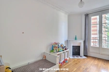 GARE CENTRE VILLE  MAGNIFIQUE APPARTEMENT BOURGEOIS ENTIEREMENT RENOVE AVEC BALCONS STYLE PARISIEN 4 PIECES 80M2 2 CHAMBRES CAVE EN S/SOL   