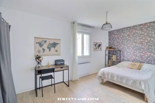 BAS COTEAUX TRES BELLE MAISON RECENTE 7 PIECES 130M2 5 CHAMBRES 1 BUREAU GARAGE + 3 PARKINGS SUR PARCELLE TOTALE DE 400M2