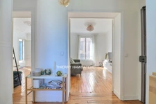 COLONIE !! A 5MN à pied de la gare du centre ville appartement bourgeois de style parisien 3 pieces 2 chambres 54m2 proche tous commerces et écoles