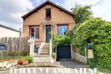 AU COEUR DE LA COLONIE !! TRES BELLE MAISON 1930 ENTIEREMENT RENOVEE DE 99M2  5 PIECES 3 CHAMBRES AVEC 2 TERRASSES S/SOL TOTAL A PROXIMITE DE L ECOLE ST GENEVIEVE   ET DE LA GARE DU CENTRE VILLE 