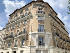 GARE CENTRE VILLE  MAGNIFIQUE APPARTEMENT BOURGEOIS ENTIEREMENT RENOVE AVEC BALCONS STYLE PARISIEN 4 PIECES 80M2 2 CHAMBRES CAVE EN S/SOL   