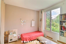 AU COEUR DE LA COLONIE !! TRES BELLE MAISON 1930 ENTIEREMENT RENOVEE DE 99M2  5 PIECES 3 CHAMBRES AVEC 2 TERRASSES S/SOL TOTAL A PROXIMITE DE L ECOLE ST GENEVIEVE   ET DE LA GARE DU CENTRE VILLE 