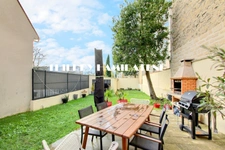 CENTRE VILLE MAIRIE MAGNIFIQUE MAISON MEULIERE ENTIEREMENT RENOVEE DPE C 5 PIECES 3 CHAMBRES S/SOL TOTAL JARDIN 300M2 