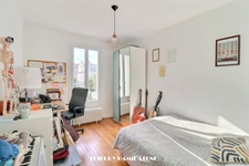 TRES RARE ! COEUR LABOURET A SEULEMENT 5/6 MN A PIED DE LA GARE DE COLOMBES , ET DES COMMERCES DE LA RUE ST DENIS BELLE MAISON 130M2 6 PIECES 4 CHAMBRES S/SOL TOTAL 1 parking EN EXTERIEUR 
