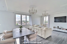 RUE DU PERREUX PETIT PRIX !! 4EM DERNER ETAGE TRES BEL APPARTEMENT ENTIEREMENT RENOVE 4 PIECES  3 CHAMBRES AVEC PARKING EN EXTERIEUR