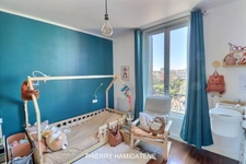 QUARTIER MAIRIE -COUP DE COEUR ASSURE !!! SUBLIME MAISON 1930 ENTIEREMENT RENOVE 135M2 5 PIECES , 3 CHAMBRES ,TERRASSE ET JARDIN ,S/SOL TOTAL AVEC GARAGE