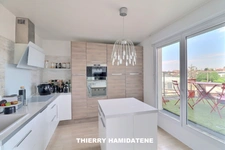 EXCEPTIONNEL COUP DE COEUR ASSURE!! DUPLEX DERNIER ETAGE TERRASSE SEJOUR 5.50M DE HAUTEUR S/PLAFOND TYPE LOFT 90M2 4 PIECES 3 CHAMBRES 2 PARKINGS EN S/SOL 