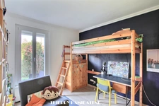 MAIRIE CENTRE VILLE SUBLIME MAISON 140M2 ENTIEREMENT RENOVEE 7 PIECES 4 CHAMBRES 1 BUREAU -JARDIN SANS VIS A VIS  DEPENDANCES  PARKINGS 2 VOITURES                   