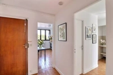 A seulement 6/7 MN A PIED DE LA GARE du centre ville a proximité du MONOPRIX bel appartement 62m2 3 pieces 2 chambres traversant  ideal 1er achat ou collocation possibilité de 3 chambres 