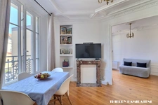 GARE CENTRE VILLE  MAGNIFIQUE APPARTEMENT BOURGEOIS ENTIEREMENT RENOVE AVEC BALCONS STYLE PARISIEN 4 PIECES 80M2 2 CHAMBRES CAVE EN S/SOL   