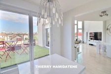 EXCEPTIONNEL COUP DE COEUR ASSURE!! DUPLEX DERNIER ETAGE TERRASSE SEJOUR 5.50M DE HAUTEUR S/PLAFOND TYPE LOFT 90M2 4 PIECES 3 CHAMBRES 2 PARKINGS EN S/SOL 