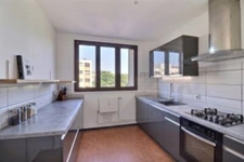 A seulement 6/7 MN A PIED DE LA GARE du centre ville a proximité du MONOPRIX bel appartement 62m2 3 pieces 2 chambres traversant  ideal 1er achat ou collocation possibilité de 3 chambres 