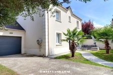 BAS COTEAUX TRES BELLE MAISON RECENTE 7 PIECES 130M2 5 CHAMBRES 1 BUREAU GARAGE + 3 PARKINGS SUR PARCELLE TOTALE DE 400M2