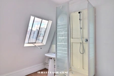 7 EM DERNIER ETAGE SANS ASC SEUL SUR LE PALIER 5 CHAMBRES COTE A COTE 42M2 AU TOTAL AVEC TRAVAUX IDEAL 1 APPARTEMENT !!!
