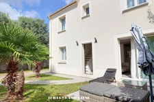 BAS COTEAUX TRES BELLE MAISON RECENTE 7 PIECES 130M2 5 CHAMBRES 1 BUREAU GARAGE + 3 PARKINGS SUR PARCELLE TOTALE DE 400M2