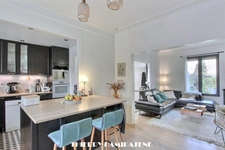 COEUR COLONIE !! REPUBLIQUE -ELEGANTE MAISON A LA DECO CHIC ET CONTEMPORAINE DE 183M2 8 PIECES 5 CHAMBRES AVEC S/SOL TOTAL PARKINGS EXTERIEUR ET GARAGE
