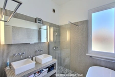 CENTRE VILLE MAGNIFIQUE APPARTEMENT BOURGEOIS FIN XIX STYLE PARISIEN ENTIEREMENT RENOVE 88 M2 4 PIECES 2 CHAMBRES AVEC PARKING INTERIEUR ET CAVE EN S/SOL
