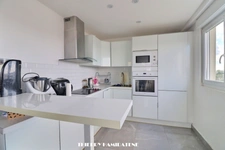 RUE DU PERREUX PETIT PRIX !! 4EM DERNER ETAGE TRES BEL APPARTEMENT ENTIEREMENT RENOVE 4 PIECES  3 CHAMBRES AVEC PARKING EN EXTERIEUR