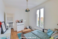 TRES RARE ! COEUR LABOURET A SEULEMENT 5/6 MN A PIED DE LA GARE DE COLOMBES , ET DES COMMERCES DE LA RUE ST DENIS BELLE MAISON 130M2 6 PIECES 4 CHAMBRES S/SOL TOTAL 1 parking EN EXTERIEUR 