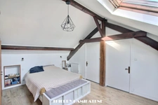 MAIRIE CENTRE VILLE SUBLIME MAISON 140M2 ENTIEREMENT RENOVEE 7 PIECES 4 CHAMBRES 1 BUREAU -JARDIN SANS VIS A VIS  DEPENDANCES  PARKINGS 2 VOITURES                   