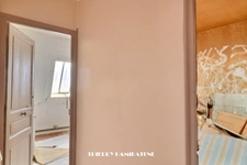 7 EM DERNIER ETAGE SANS ASC SEUL SUR LE PALIER 5 CHAMBRES COTE A COTE 42M2 AU TOTAL AVEC TRAVAUX IDEAL 1 APPARTEMENT !!!